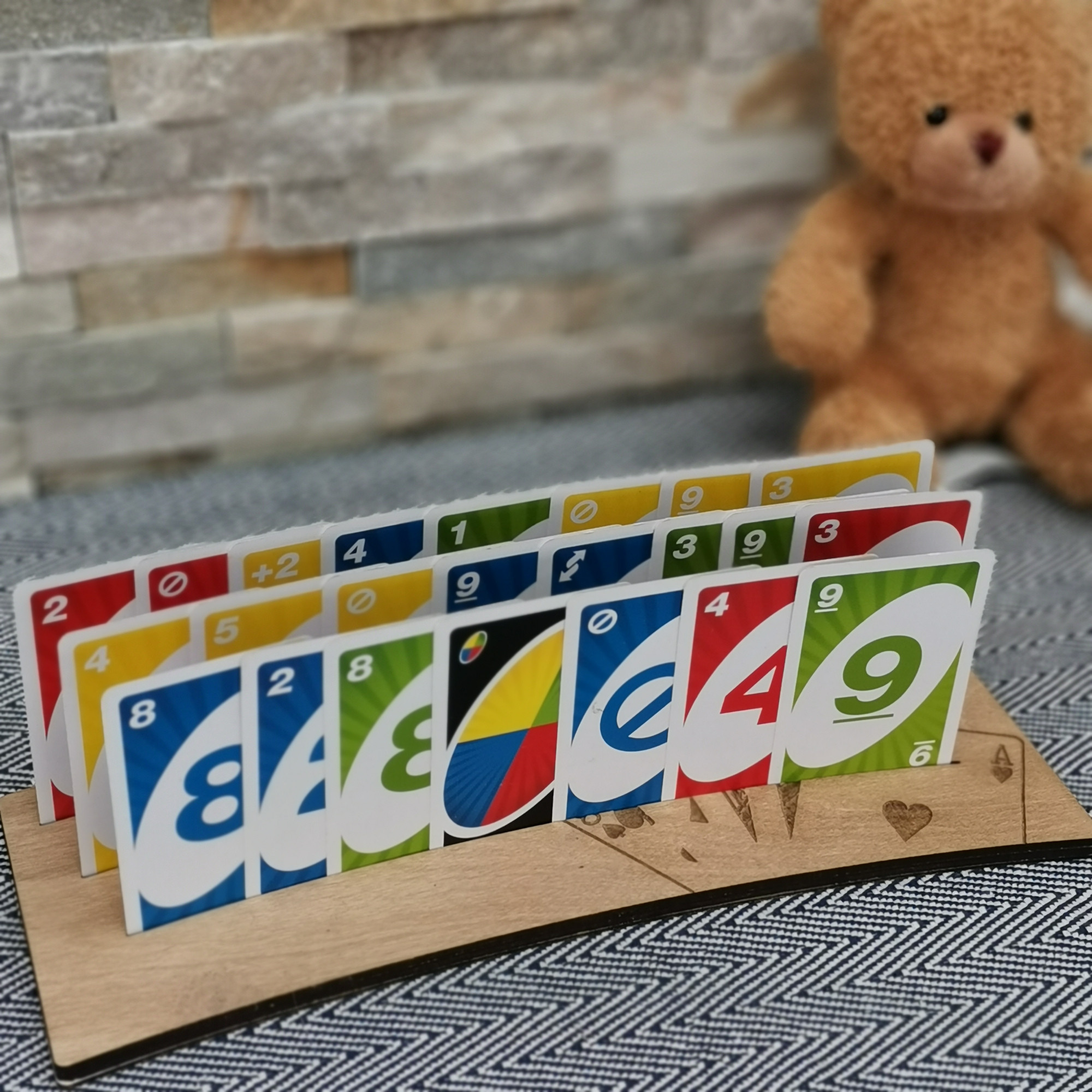 Support jeu uno enfant
