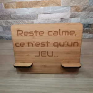 Support d'accueil dock Nintendo Switch en bambou, décoré de la phrase Reste calme ce n'est qu'un jeu, gravure au laser