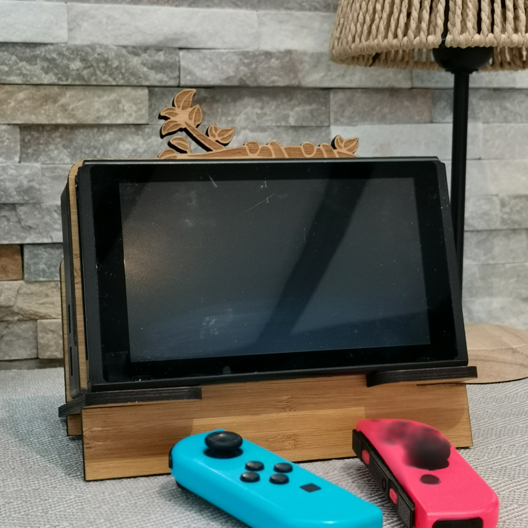 Support repose ecran console switch