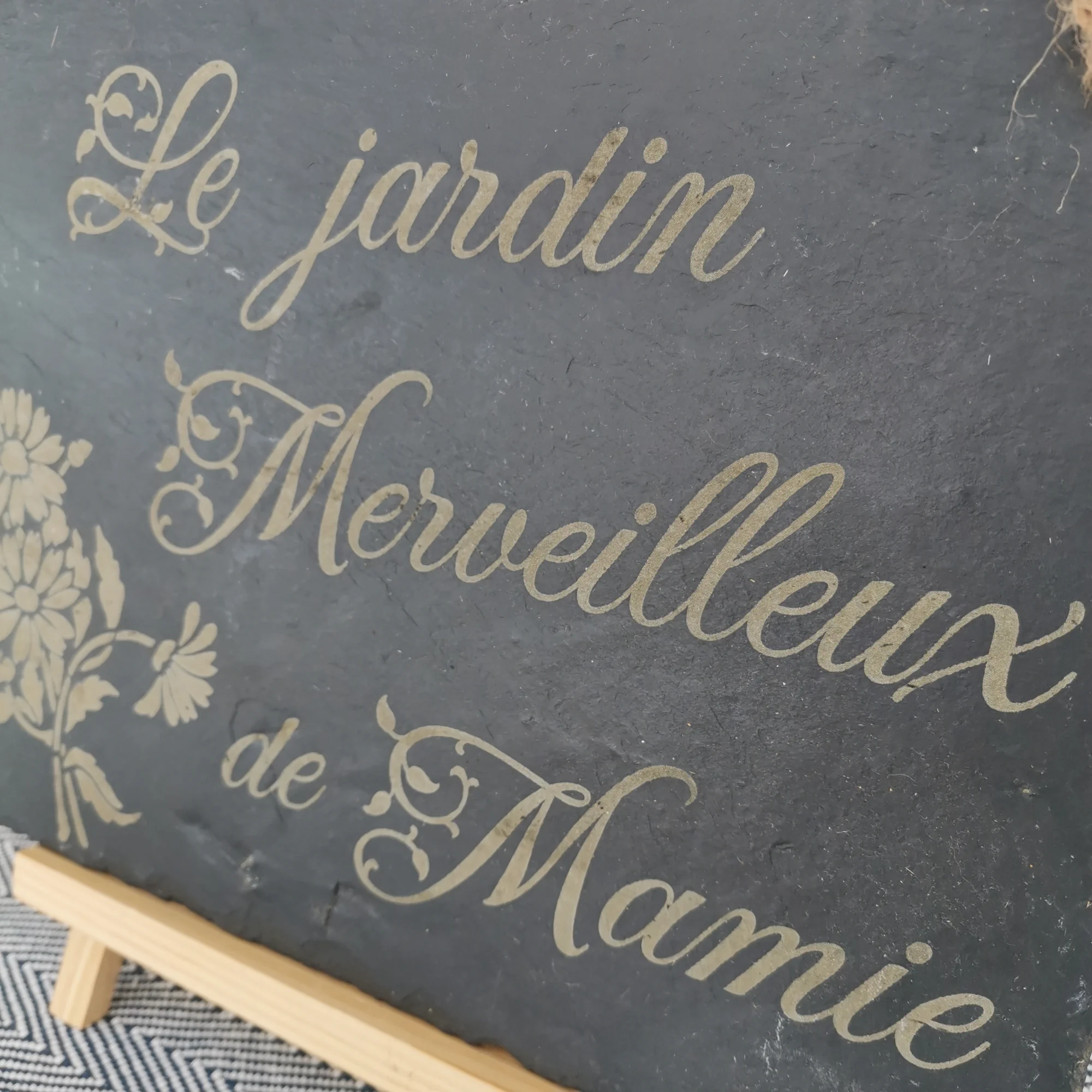 Detail gravure ardoise deco mamie